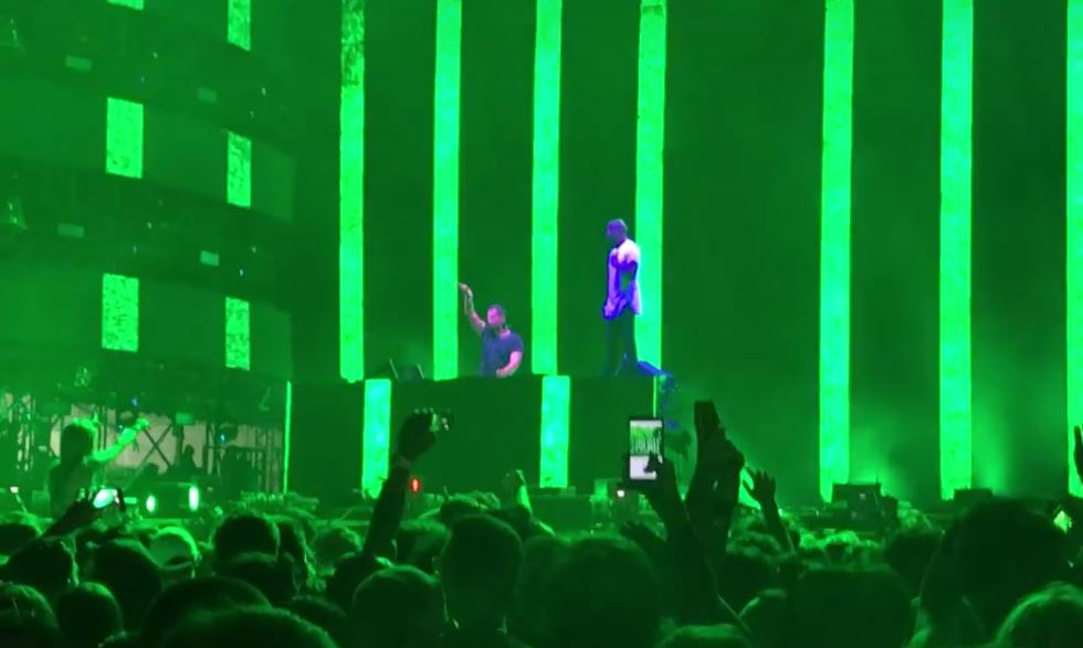 NEVERSEA: Unul dintre cei mai buni DJ ai lumii, AFROJACK, a coborât de pe scenă, în mijlocul fanilor