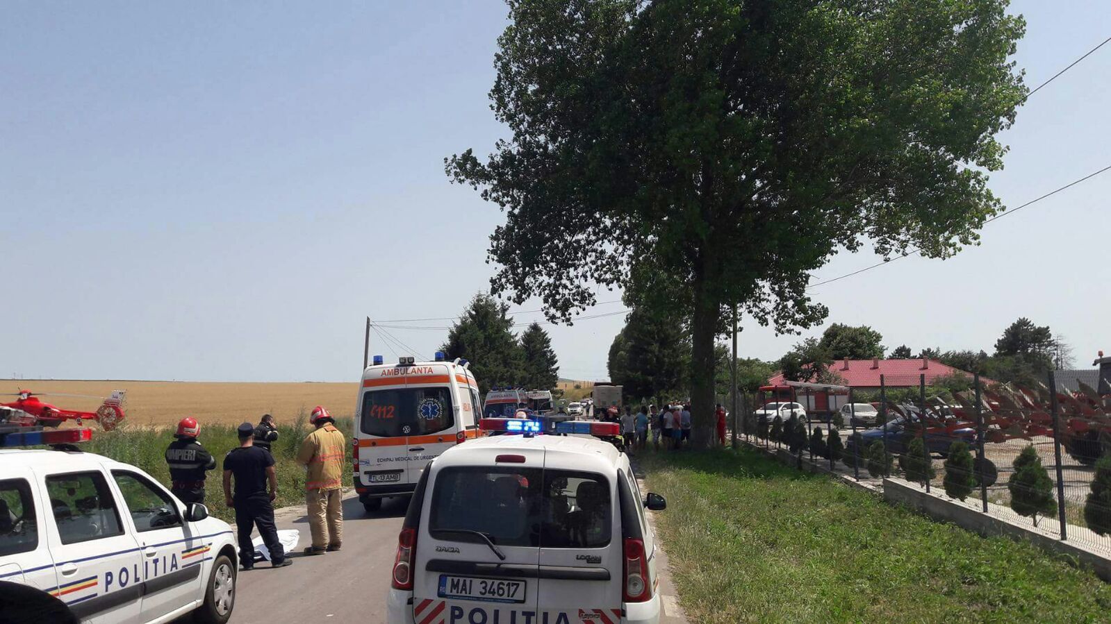 FOTO/UPDATE. Turiști englezi accidentați de o mașină la Agighiol
