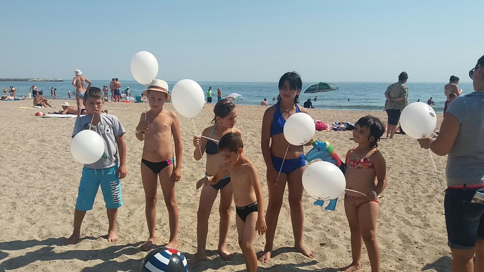 FOTO: 20 de copii din familii nevoiaşe au văzut pentru prima data marea