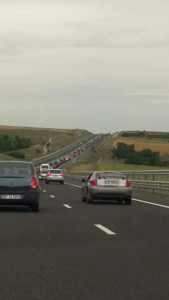 VIDEO: Cozi de zeci de kilometri pe Autostrada Soarelui, pe sensul spre BUCUREȘTI