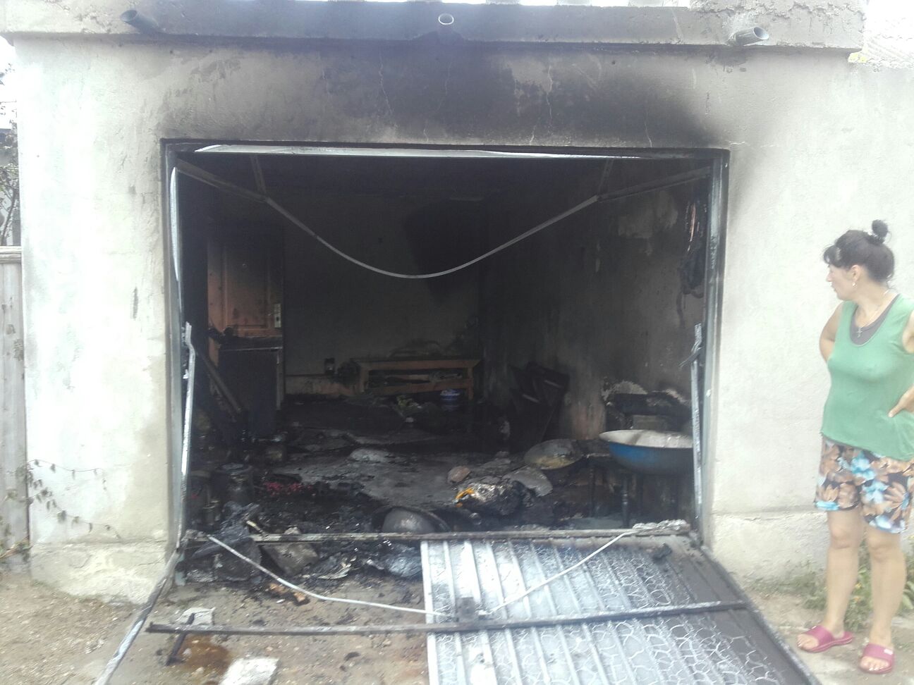 FOTO – TULCEA: Garaj în FLĂCĂRI în localitatea Măcin
