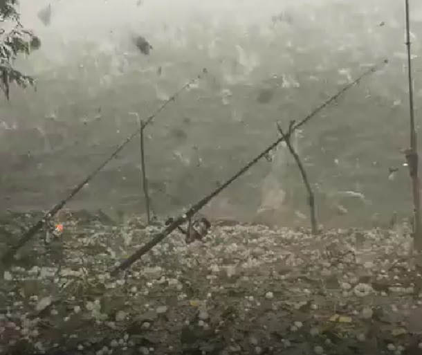 VIDEO/FOTO: Ploaie cu grindină în județul TULCEA