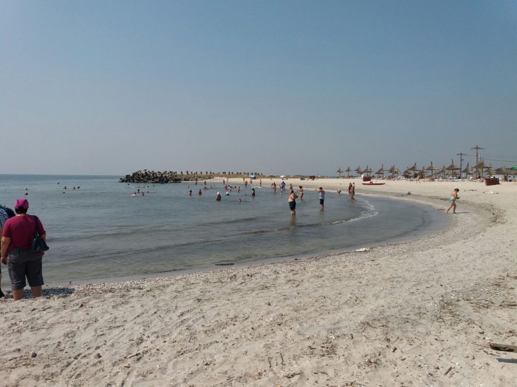 Salvamari pe plaja de la Gura Portiței