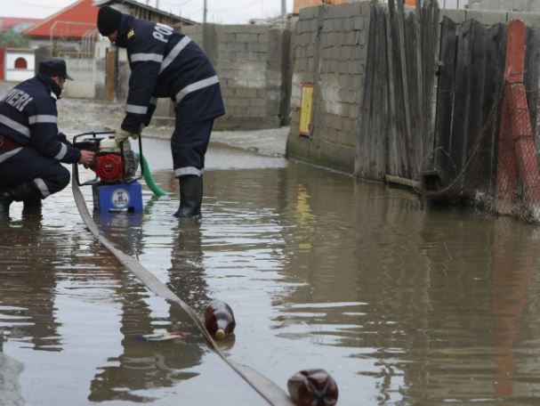CONSTANȚA, TULCEA: Pericolul de inundaţii rămâne ridicat