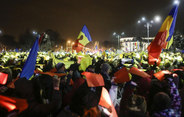 Peste o mie de persoane au protestat în București