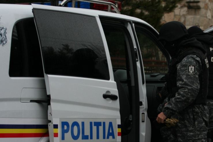 UPDATE – CONSTANȚA: Managerul Arhiepiscopiei Tomisului și o călugăriță, reținuți pentru evaziune fiscală cu articole textile