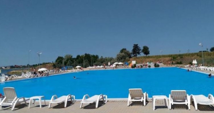 S-a redeschis PISCINA publică de pe malul lacului TECHIRGHIOL