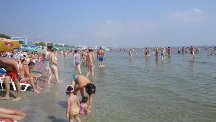 Sezon atipic pe litoralul românesc. Lipsesc algele, iar temperatura apei mării se menține rece