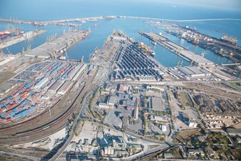 Portul Constanța: Este INTERZIS accesul cu autoturismul pe digul de larg