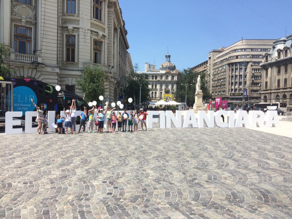 „Școala de bani pe Roți” ajunge la CONSTANȚA: Ateliere de educaţie financiară pentru copii
