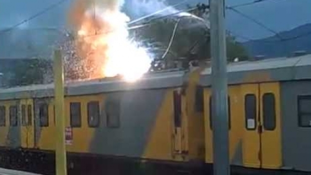 Semnal de ALARMĂ: Copii electrocutați după ce au încercat să-și facă SELFIE pe vagoane de tren!