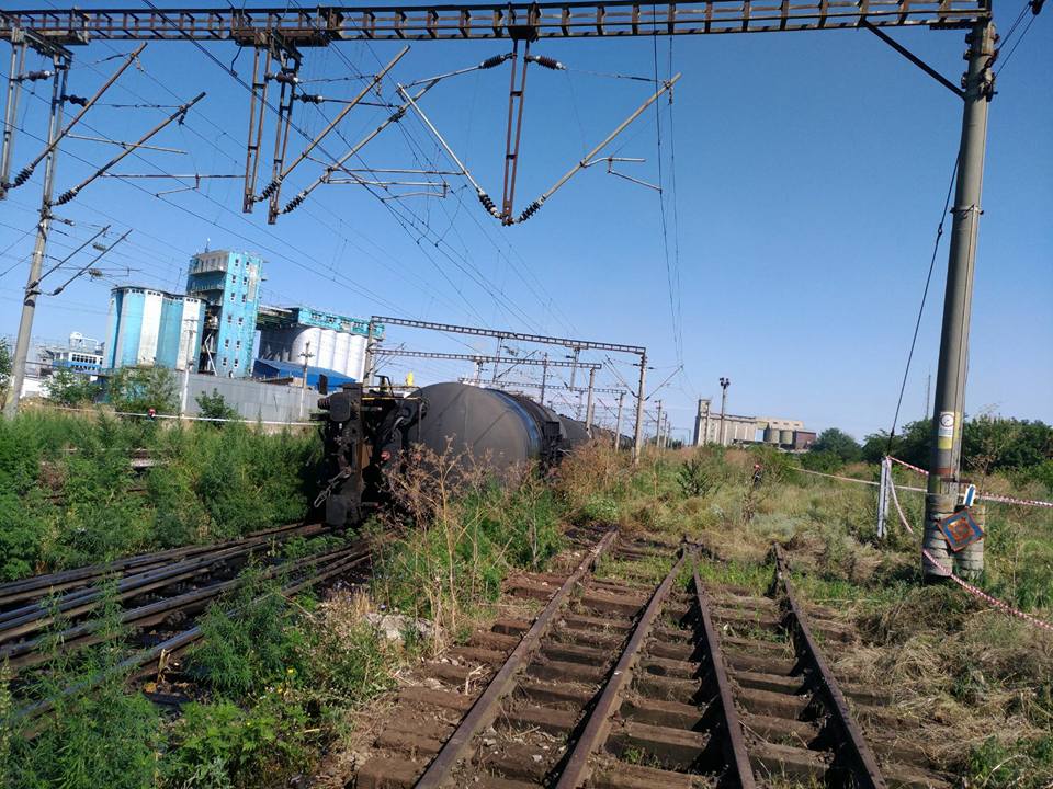 Traficul feroviar s-a reluat în zona Țăndărei, după ce un tren de marfă a deraiat