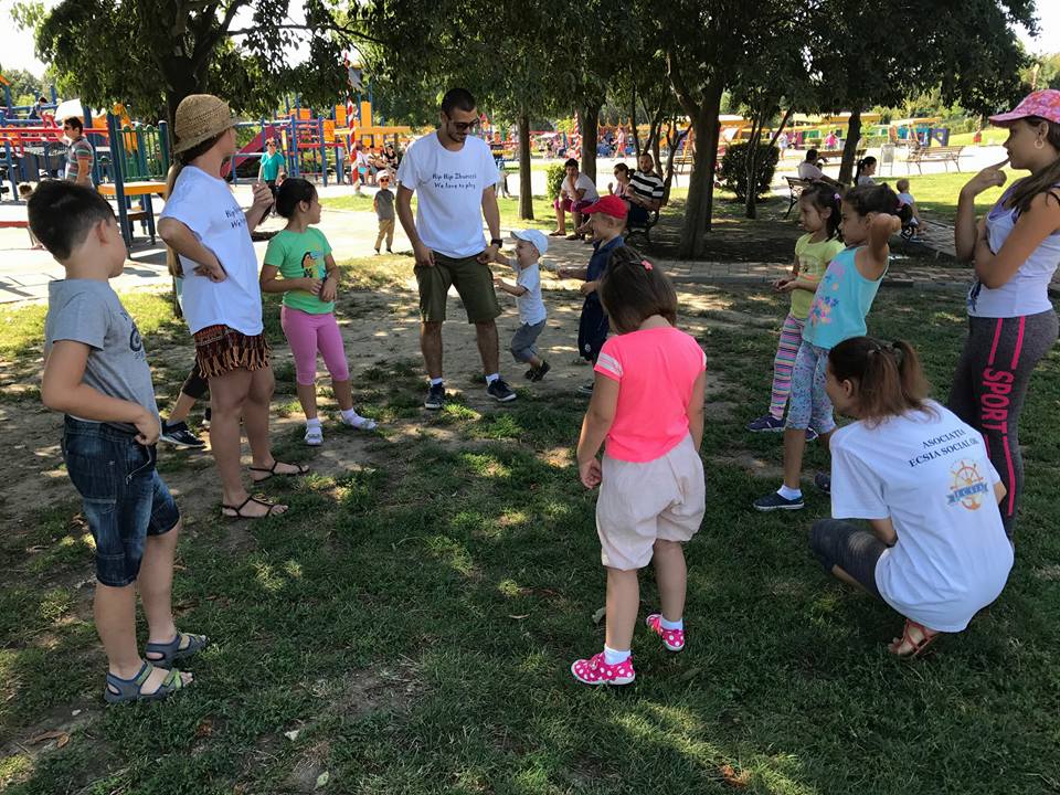 FOTO – CONSTANȚA: Ateliere de teatru, jocuri şi spectacole de dans în Parcul Tăbăcărie