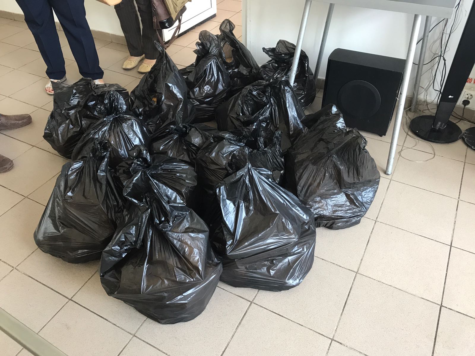 VIDEO/FOTO – CONSTANȚA: Produse EXPIRATE la o firmă care se ocupă cu servicii de catering pentru SPITALE