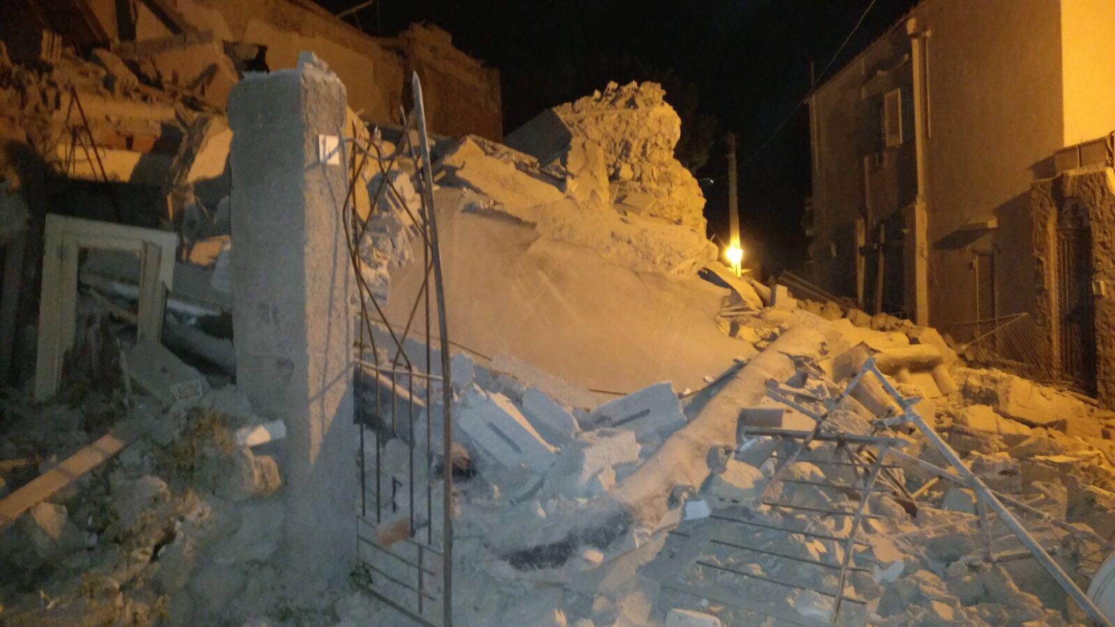 ITALIA: Intervenție pentru salvarea a trei copii prinși sub dărâmături