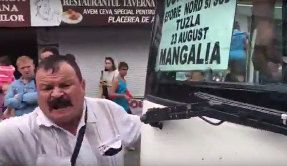 VIDEO – EFORIE: Control OPC cu scandal! Șeful CJPC Constanța înjurat de un călător și șoferul unui autocar „plin ochi”