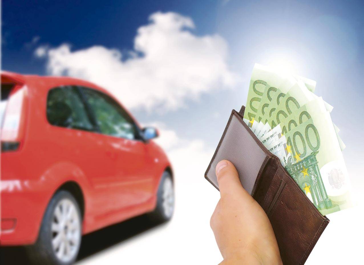 Guvernul a stabilit când va restitui banii din taxa auto