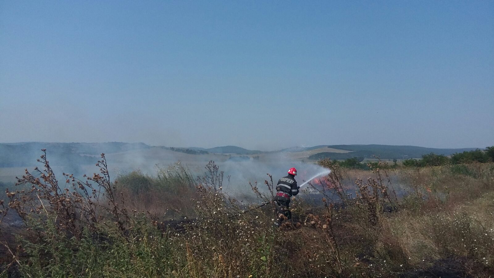 TULCEA/FOTO: Ard mii de metri pătrați de miriște