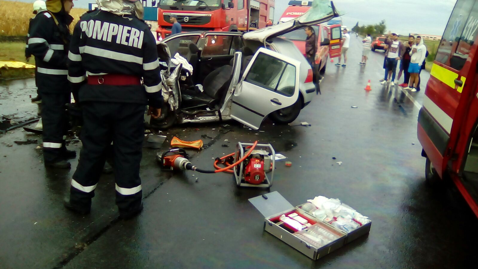 IALOMIȚA/FOTO: Trei persoane și-au pierdut viața într-un accident