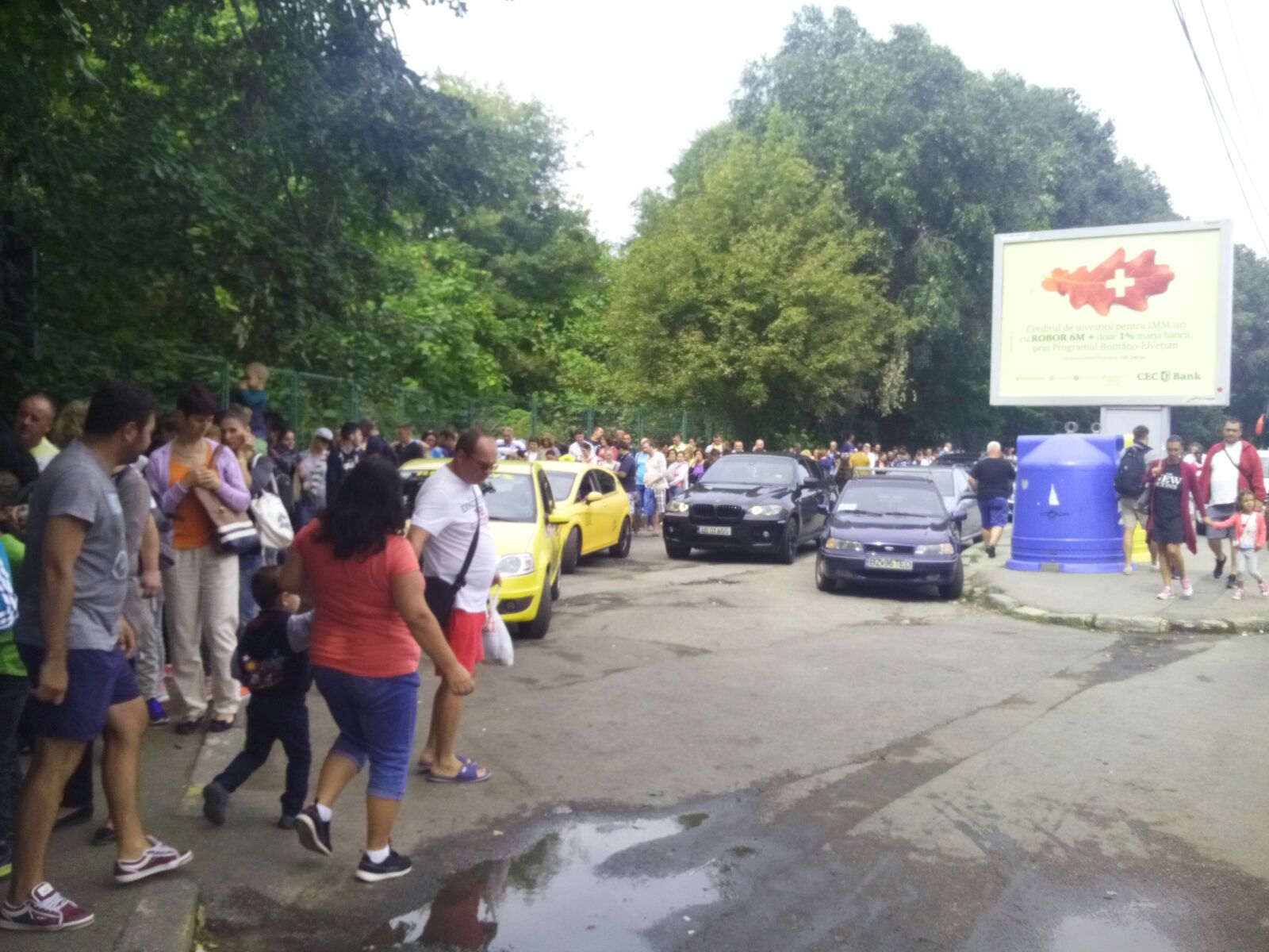 CONSTANȚA/FOTO: Inghesuială mare la Delfinariu și în autobuzele supraetajate