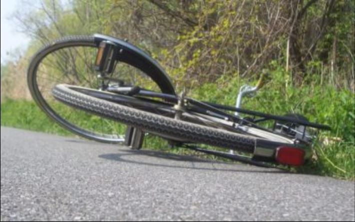 Județul TULCEA: Un biciclist a ajuns…într-un șanț