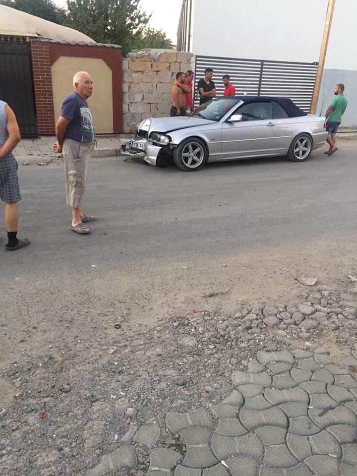 UPDATE/ NĂVODARI. Accident rutier cu persoană ÎNCARCERATĂ. Intervin POMPIERII