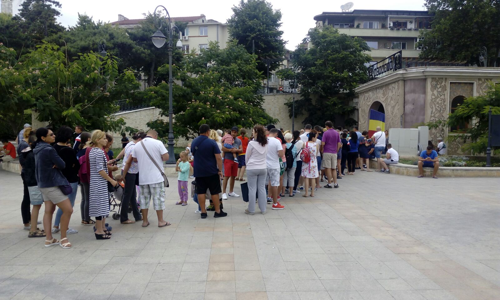 FOTO/ CONSTANȚA: Cozi URIAȘE la ACVARIU și DELFINARIU