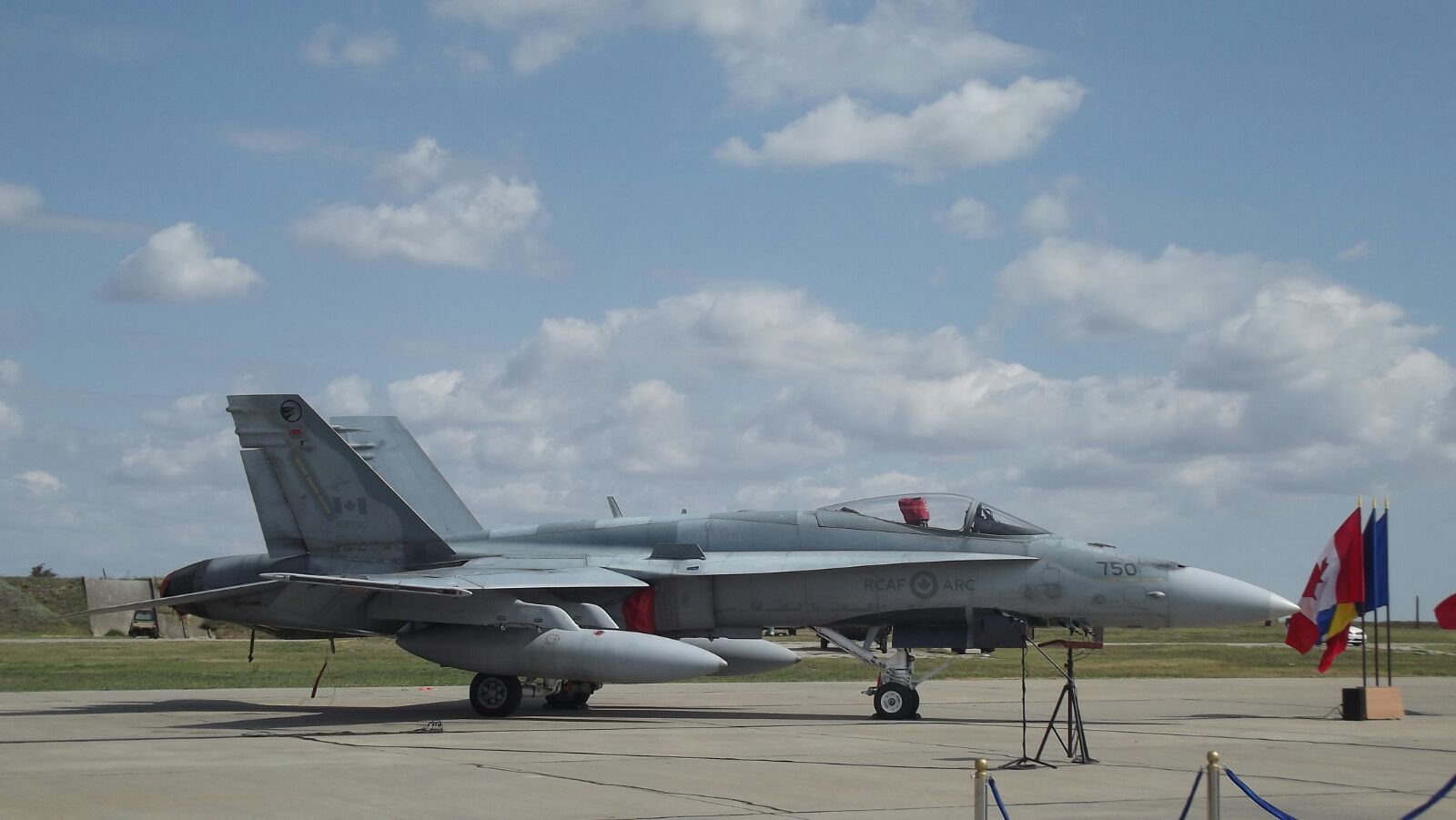 Trei aeronave F16 vor ajunge în România