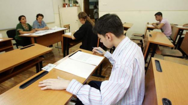 Bacalaureat: Proba la limba maternă, susţinută marţi