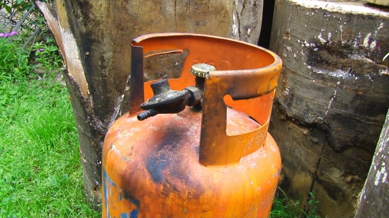 COGEALAC – O butelie a luat foc într-o gospodărie de pe strada Mare