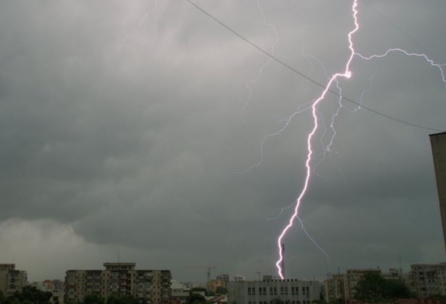 Județul CONSTANȚA: Codul galben de vânt puternic, descărcări electrice și ploi s-a extins