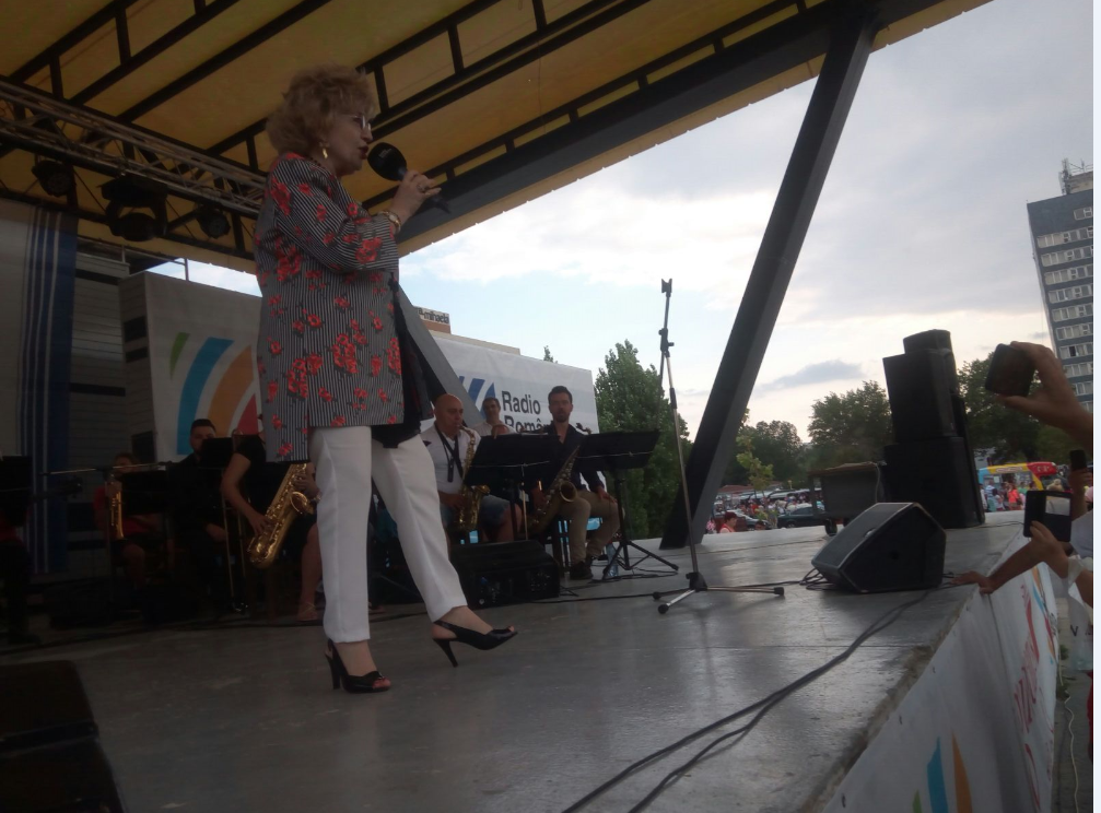 VIDEO LIVE/MAMAIA: Big Band-ul Radio și Corina Chiriac în concert