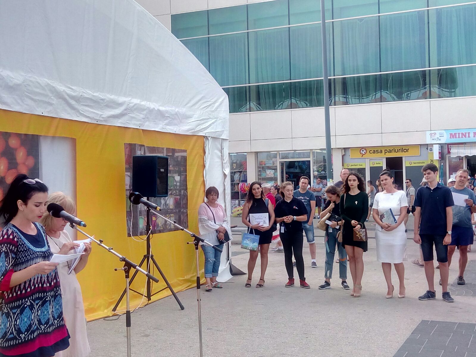 FOTO – MAMAIA: Desemnarea câștigătorilor tombolei din cadrul Târgului de carte Gaudeamus Litoral 2017
