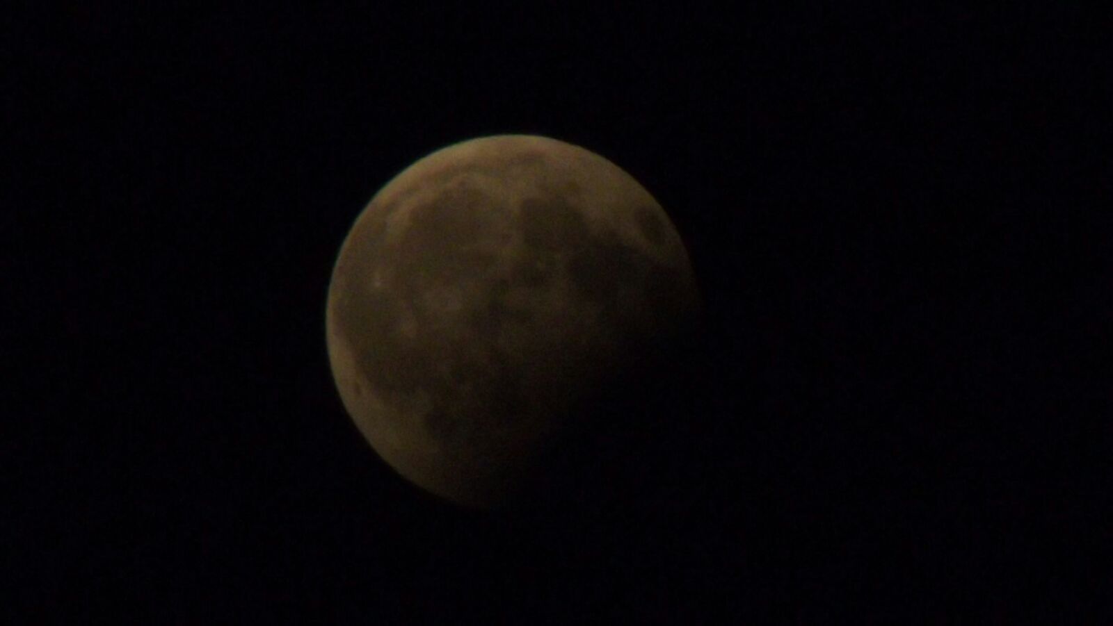 Spectacol astronomic oferit de eclipsa de Lună