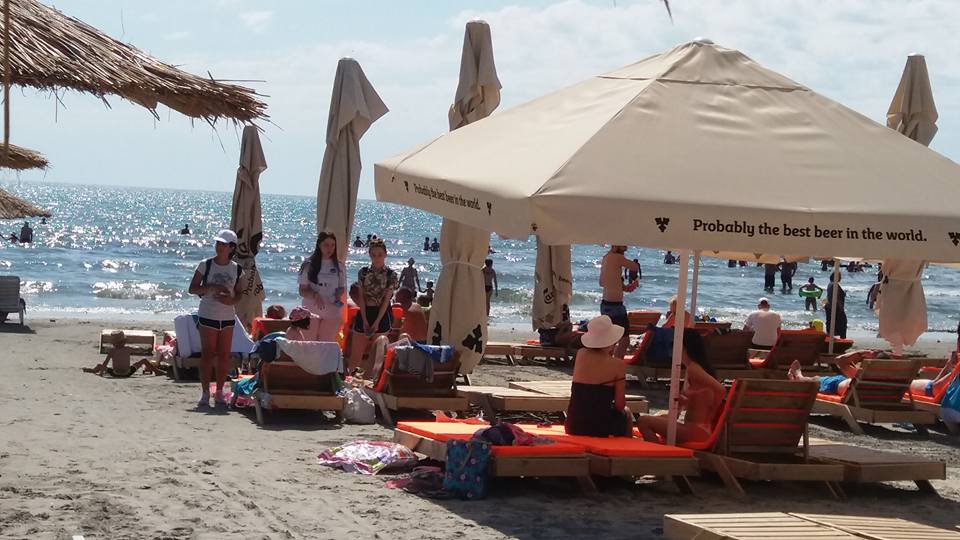 Campanie inedită: Constănțenii și turiștii veniți pe litoral, încurajați să păstreze curățenia pe plajă