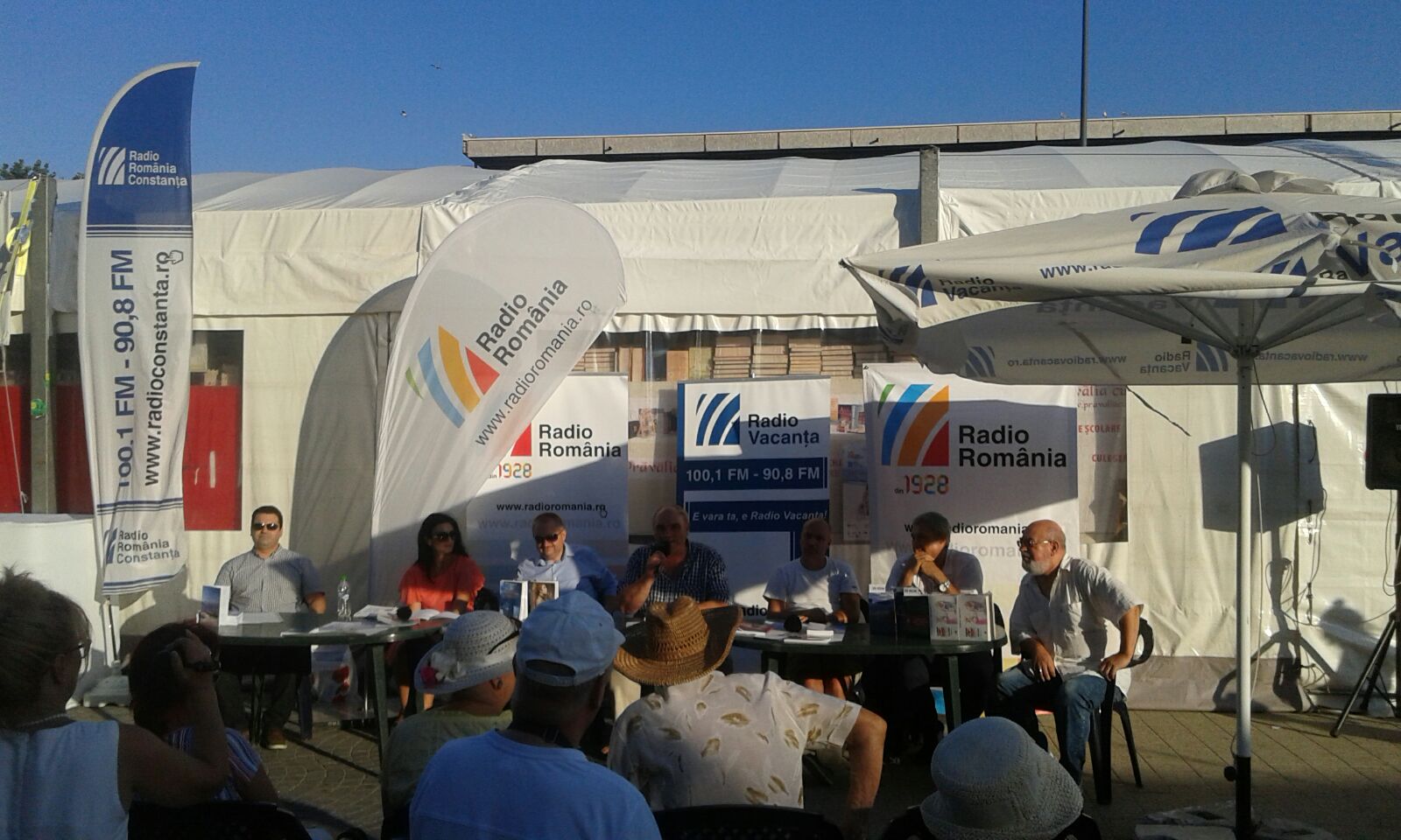 MAMAIA: O mare de emoții, scriitori și cărți, la deschiderea Târgului GAUDEAMUS