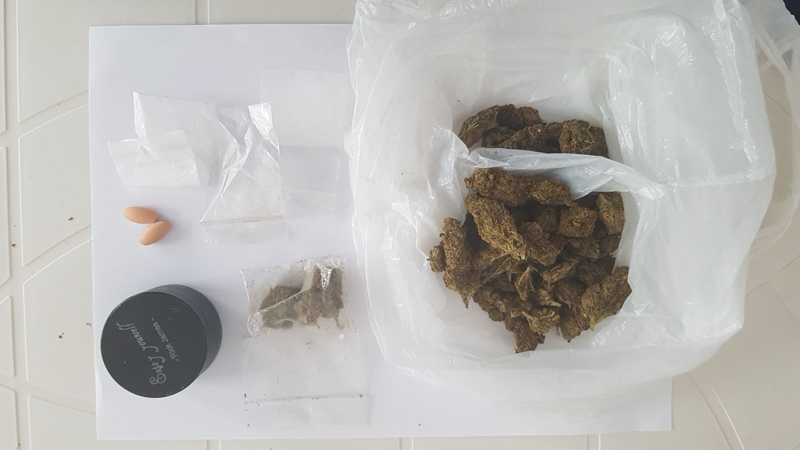 MAMAIA, VAMA VECHE: Șapte tineri prinși cu droguri