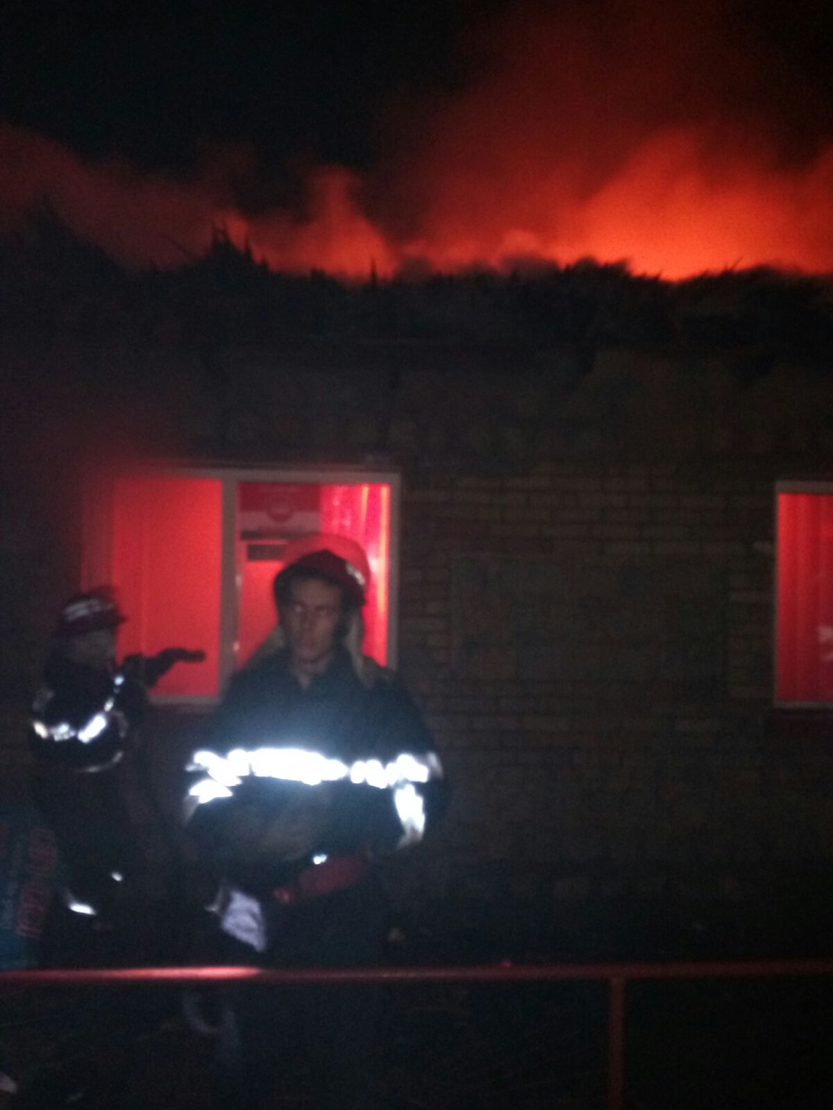 FOTO/ ALERTĂ în județul TULCEA! Arde un MAGAZIN din JIJILA