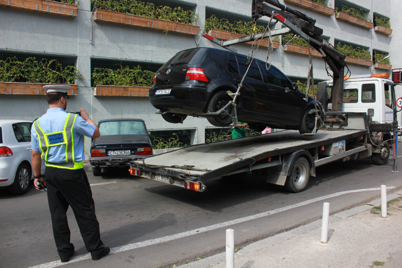 CONSTANȚA – Primăria vrea să introducă plata parcării prin SMS, iar cine parchează aiurea, rămâne fără mașină
