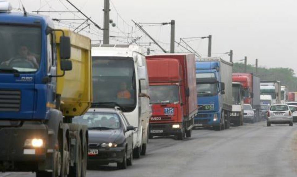 Restricții de circulație pe drumurile naționale și autostrăzi