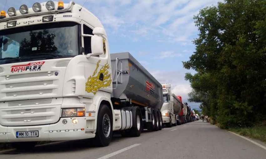 CNAIR menţine restricţii de circulaţie pentru camioanele de peste 7,5 tone în nouă judeţe