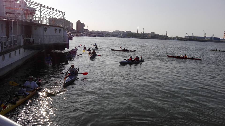 TULCEA/FOTO: Sute de participanți la concursurile de triatlon Rowmania Fest 2017. Concerte și proiecții de film