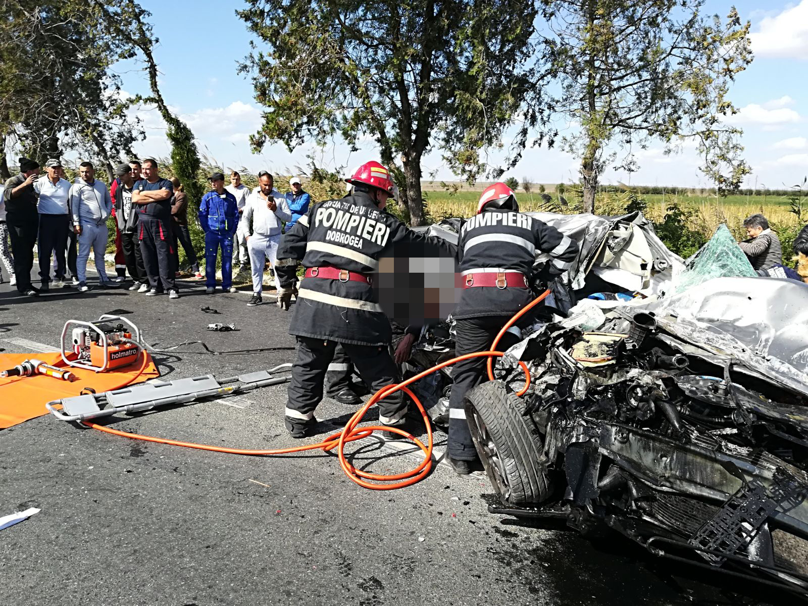 Update! Județul Constanța: Mașină strivită după impactul violent cu un autocar. ISU a activat Planul Roșu! (foto)