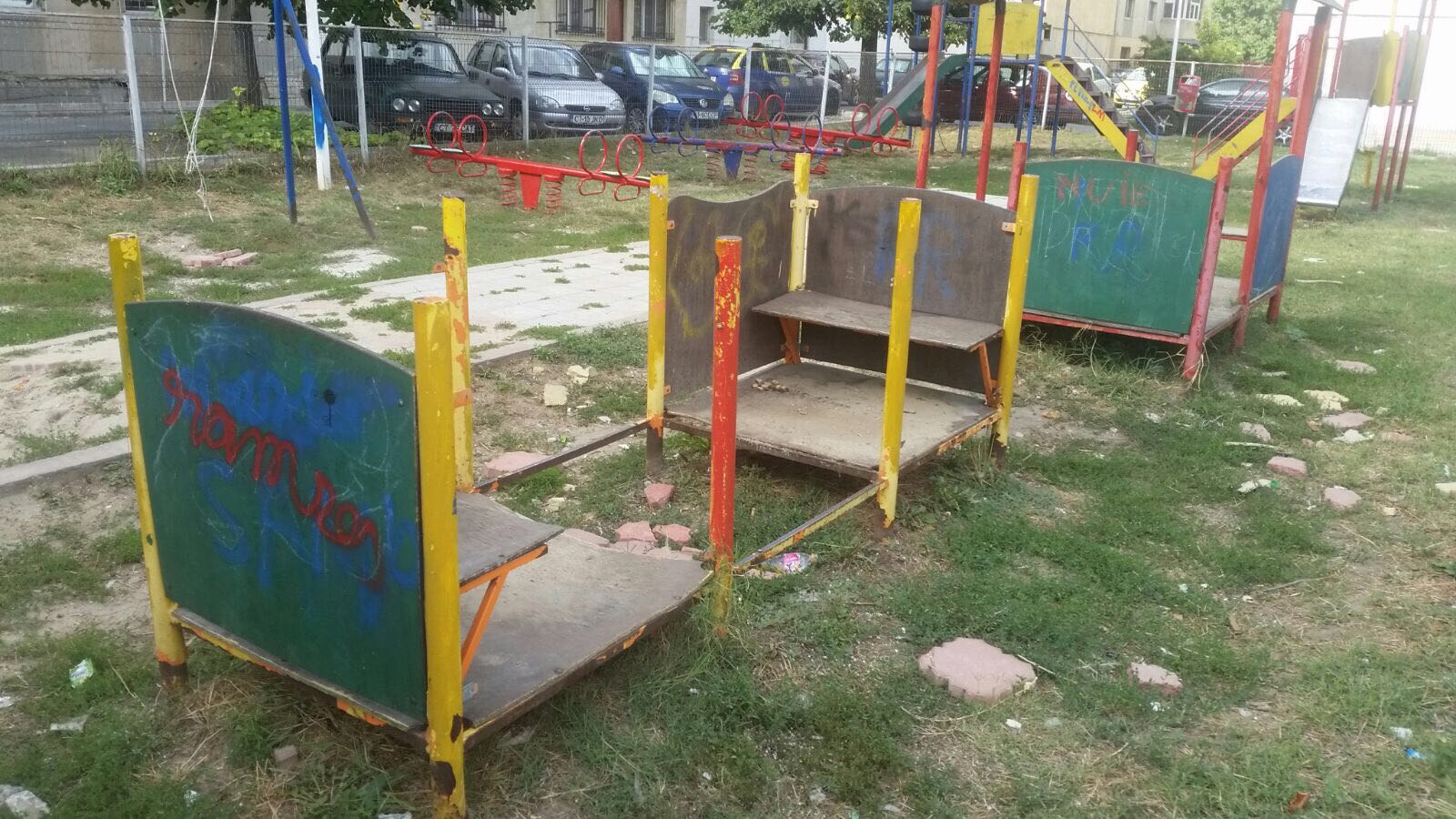 FOTO: Locurile de joacă din Mangalia, luate în vizor de inspectorii OPC. Situația de la București se poate repeta