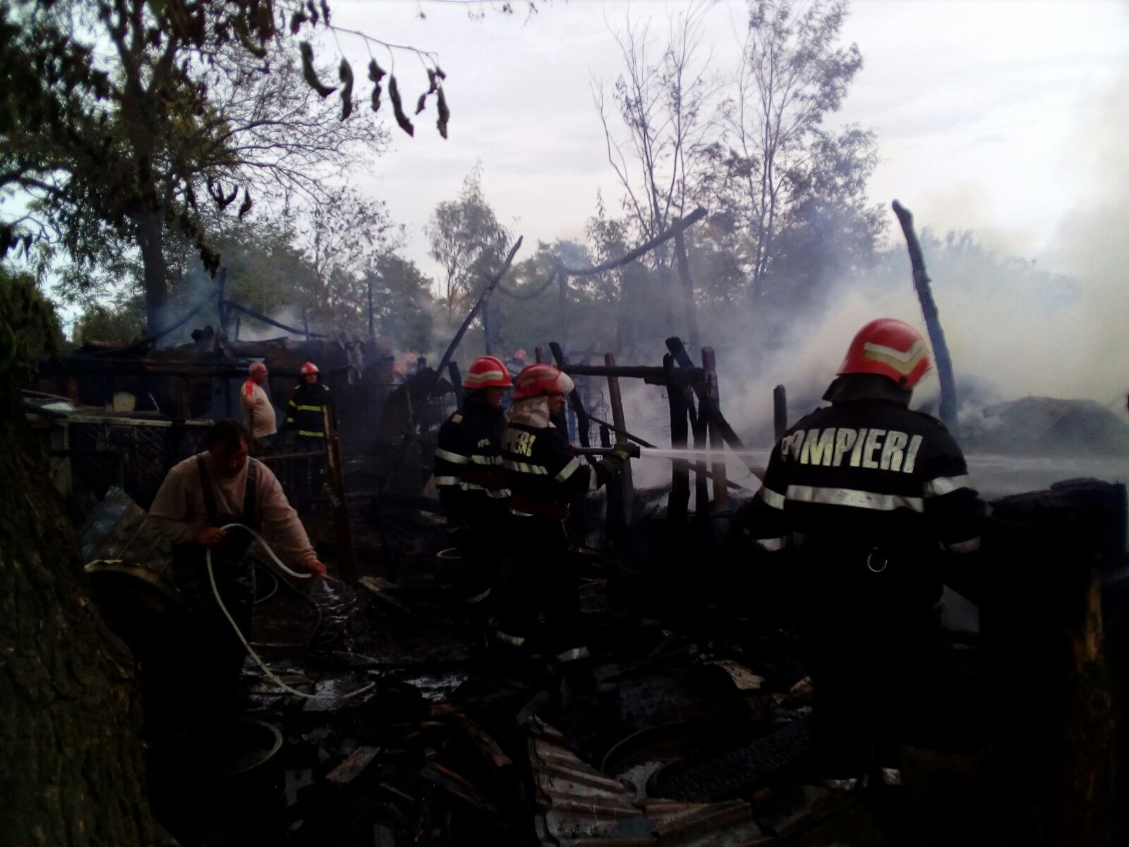 FOTO: Incendiu la o gospodărie dintr-o localitate din județul TULCEA