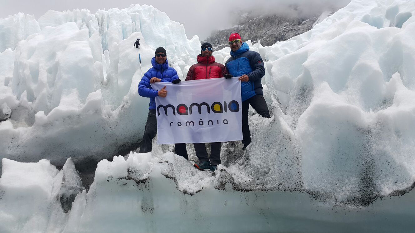 FOTO: Staţiunea Mamaia promovată de cei mai curajoși constănțeni pe vârful Elbrus