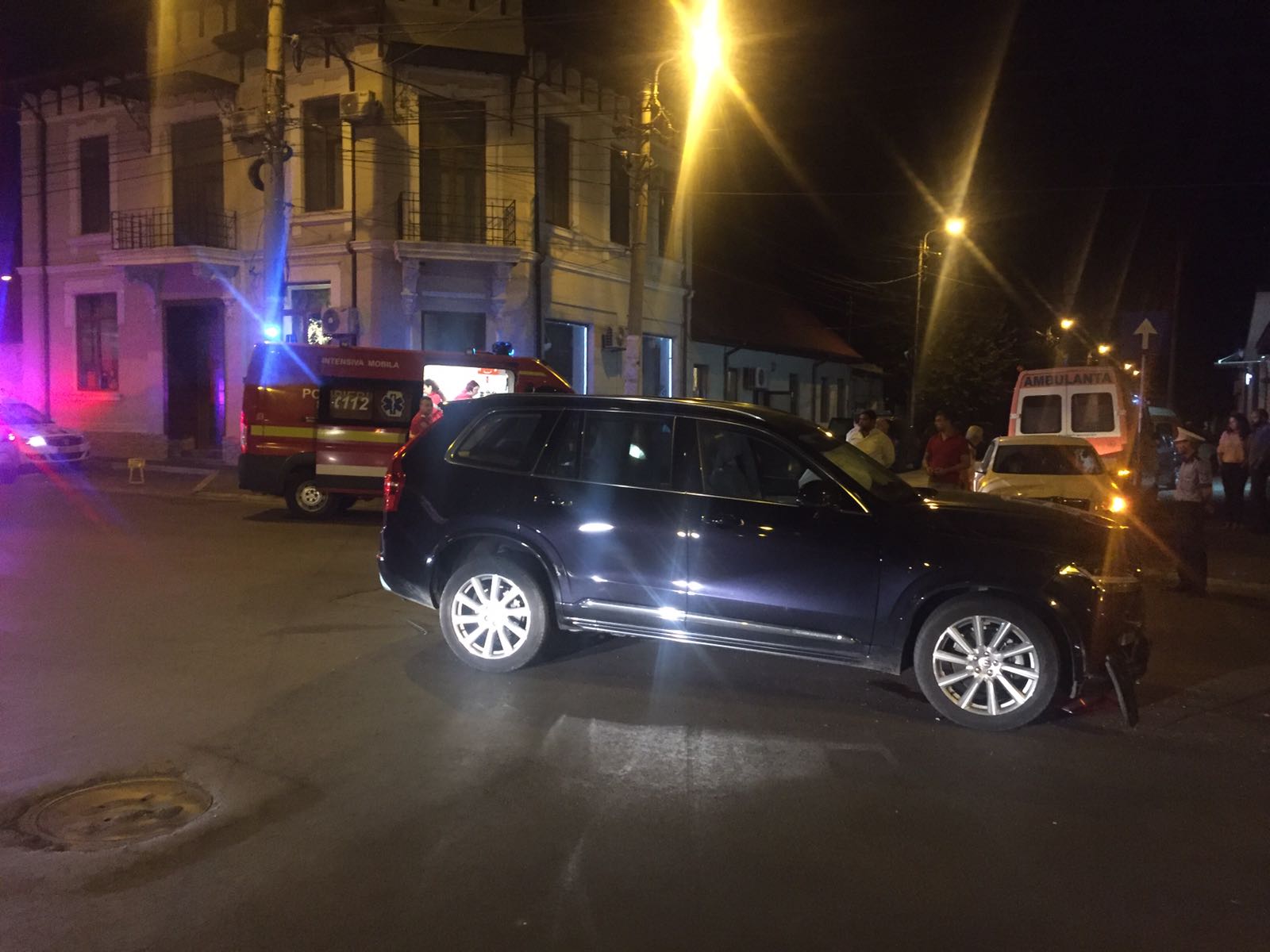 CONSTANŢA – Accident rutier pe str. IG Duca. Trei persoane rănite (foto)