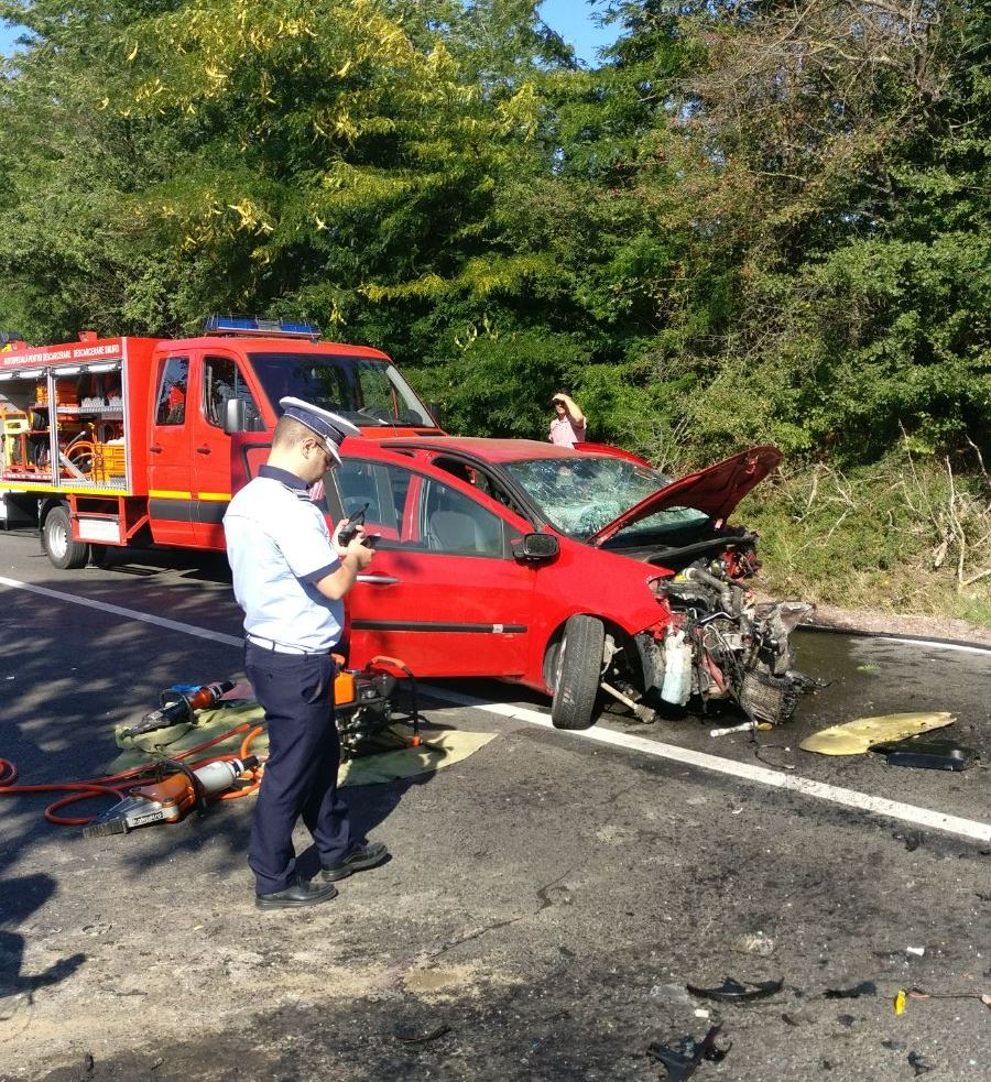 VIDEO/FOTO TULCEA – Accident cu două victime încarcerate pe DN 22. Trafic rutier BLOCAT