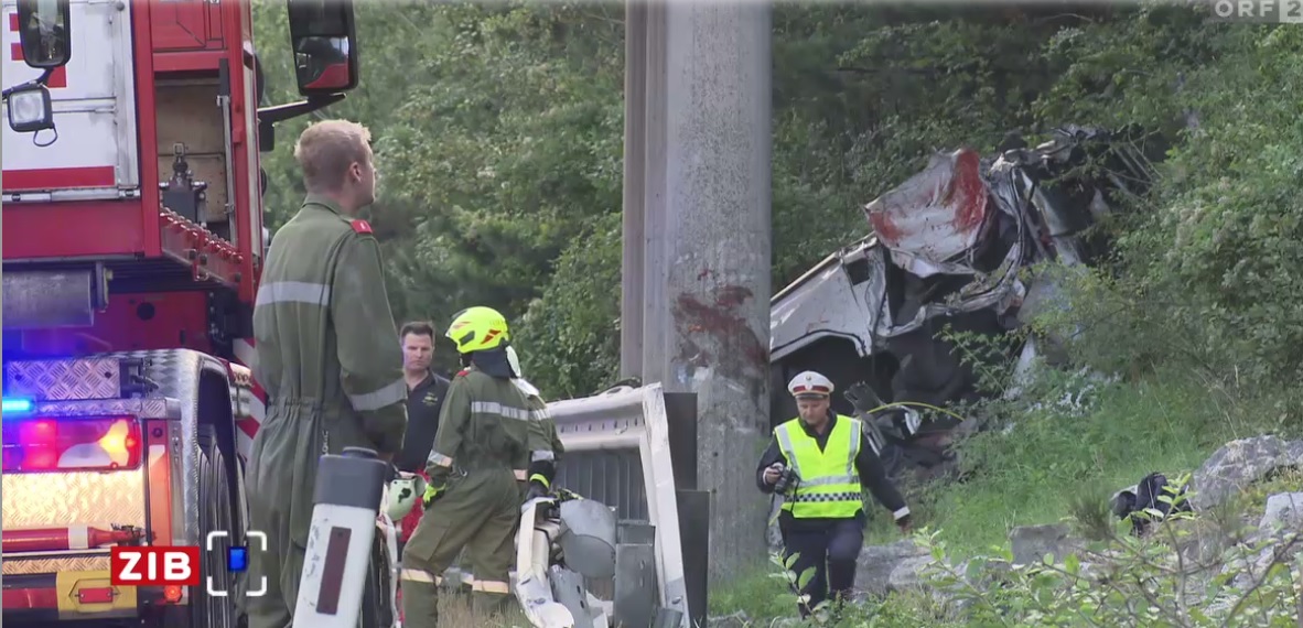 Cinci români morți și trei răniți într-un accident produs lângă Viena