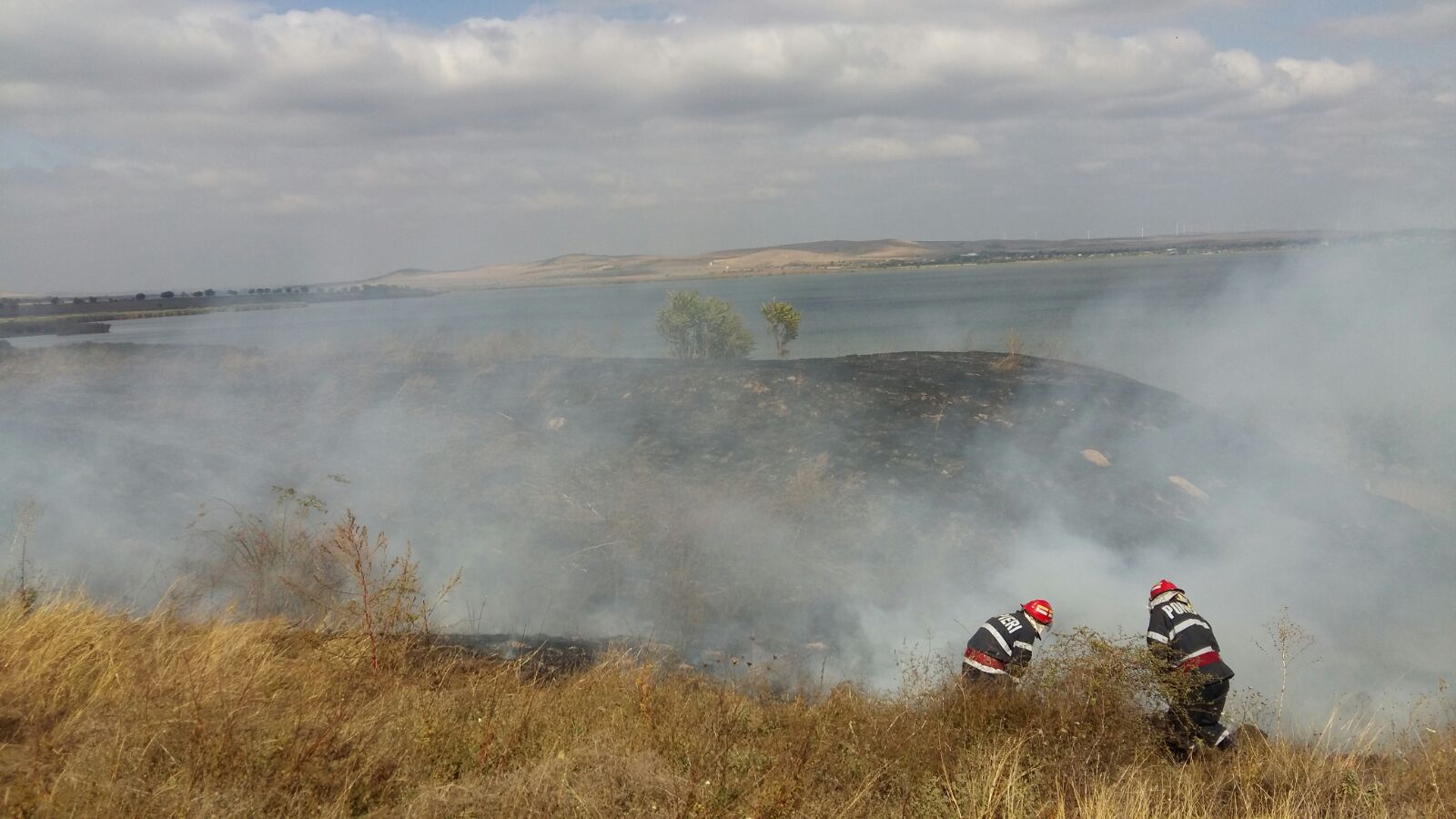 FOTO: INCENDIU pe o suprafață de 7 hectare într-o localitate din județul TULCEA